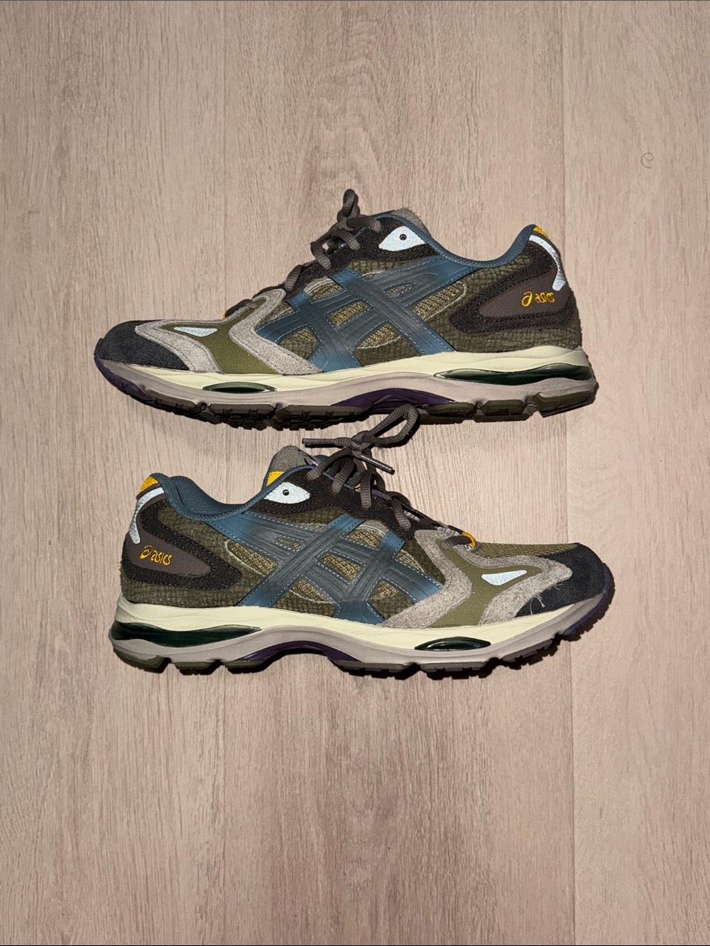 ASICS Men's Olive Green and Gray Athletic Sneakers/Yellow Highlights/Blue Logo - Picture 4 of 9